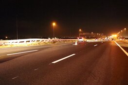 Bestelbus schiet over middenberm van A9