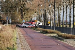 Politie en brandweer doen onderzoek in loods in Hoofddorp