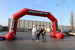 Oliebollen drive-thru georganiseerd door HV Aalsmeer en Muller Banket
