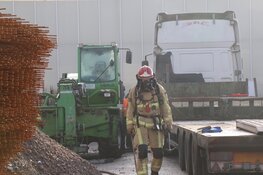 Brand in machine bij kweker in Aalsmeer zorgt voor vrachtwagenbrand