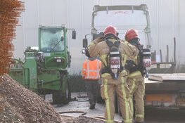 Brand in machine bij kweker in Aalsmeer zorgt voor vrachtwagenbrand