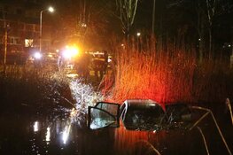 Auto belandt in sloot Uithoorn