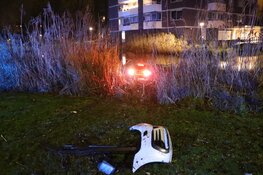 Auto belandt in sloot Uithoorn
