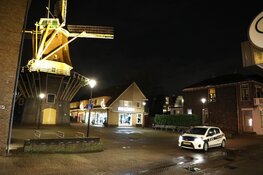 Slechts een enkeling op straat in Aalsmeer na ingaan avondklok