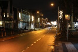 Slechts een enkeling op straat in Aalsmeer na ingaan avondklok
