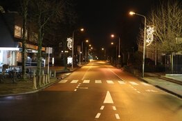 Slechts een enkeling op straat in Aalsmeer na ingaan avondklok