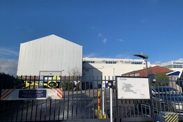 Bedrijfsongeval in Aalsmeer, man valt van dak