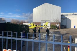 Bedrijfsongeval in Aalsmeer, man valt van dak