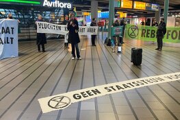 Activisten aangehouden bij demonstratie op Schiphol