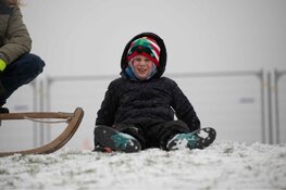Sneeuwpret in Aalsmeer-dorp