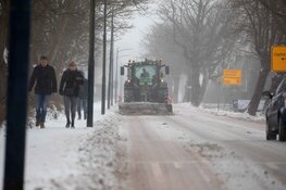 Sneeuwpret in Aalsmeer-dorp