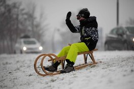Sneeuwpret in Aalsmeer-dorp