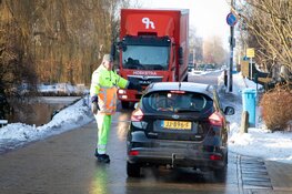 Weg in Aalsmeer dicht om schaatsers tegen te gaan