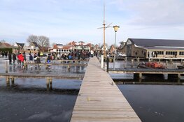 Volop drukte op het ijs in Aalsmeer-dorp
