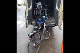 Bus aangehouden met negen gestolen elektrische fietsen