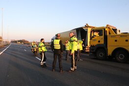 Ongeluk met vrachtwagens op A9 zorgt voor ravage