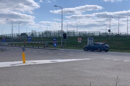 Oprit richting Aalsmeer afgesloten wegens loslatend grint-asfalt