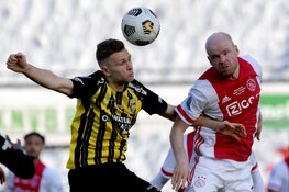Ajax wint bekerfinale van Vitesse door late goal Neres