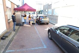 Koningsdaggebak halen in drive-thru