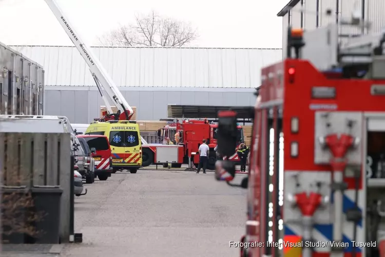 Brand in bedrijfspand in De Kwakel