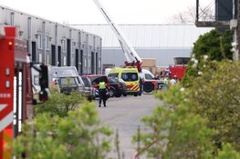 Brand in bedrijfspand in De Kwakel