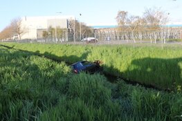 Auto te water langs N232