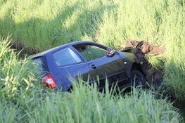 Auto te water langs N232