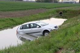 Auto te water op oprit A9