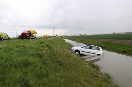 Auto te water op oprit A9
