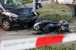 Bestuurder motorscooter frontaal in botsing met auto in Badhoevedorp