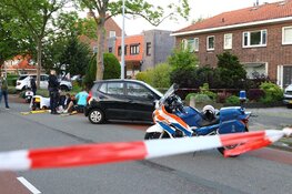 Bestuurder motorscooter frontaal in botsing met auto in Badhoevedorp