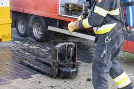 Elektrische palletwagen in vrachtwagen in de brand gevlogen