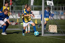 Schoolvoetbaltoernooi bij RKDES Kudelstaart van start