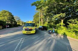 Scooterrijder lelijk gevallen in Aalsmeer, slachtoffer naar ziekenhuis gebracht