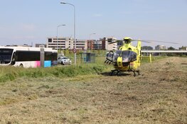Botsing in Rozenburg: auto op z'n kop