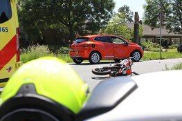 Brommerrijder gewond na botsing met personenauto in Rijsenhout