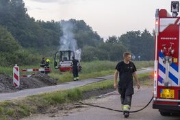 Twee graafmachines in de brand in recreatiegebied Spaarnwoude