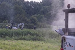 Twee graafmachines in de brand in recreatiegebied Spaarnwoude